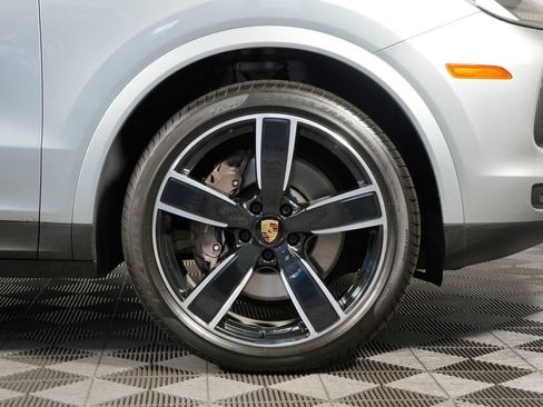 Used 2023 Porsche Cayenne AWD/4WD image 16