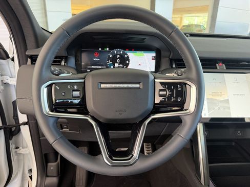 Used 2025 Land Rover Discovery Sport Dynamic SE AWD/4WD image 11
