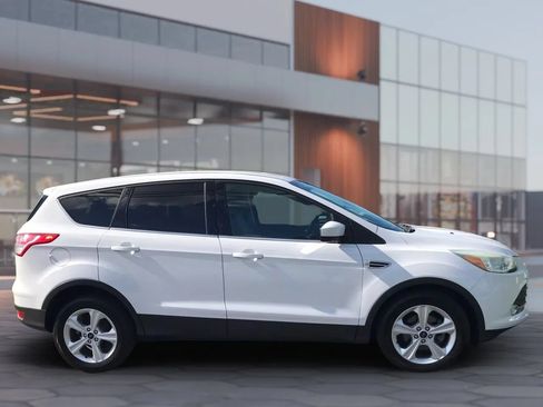 Used 2016 Ford Escape SE FWD image 4