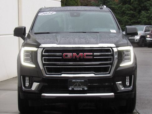 Used 2024 GMC Yukon XL SLT w/ SLT Luxury Package image 3