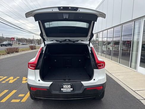 Certified 2025 Volvo XC40 B5 Plus image 10