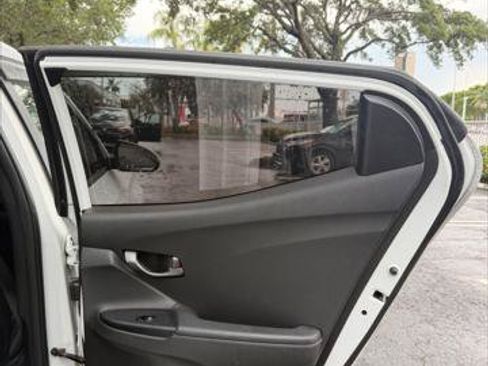 Used 2019 Hyundai Veloster 2.0 Premium FWD image 18