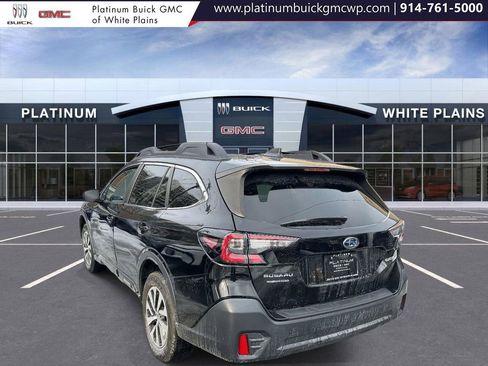 Used 2022 Subaru Outback Premium image 5