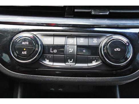 Used 2025 Buick Envista Sport Touring w/ Experience Buick Package FWD image 25