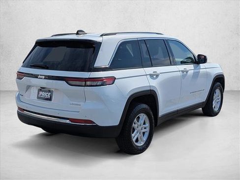 Used 2024 Jeep Grand Cherokee Laredo AWD/4WD image 5