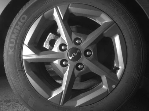 Used 2025 Kia K4 image 12