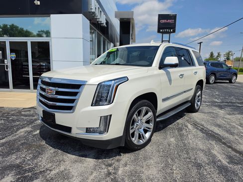 Used 2015 Cadillac Escalade Luxury AWD/4WD image 1