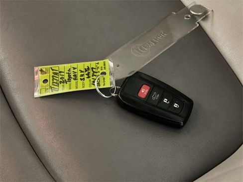 Used 2019 Toyota RAV4 XLE Premium image 41