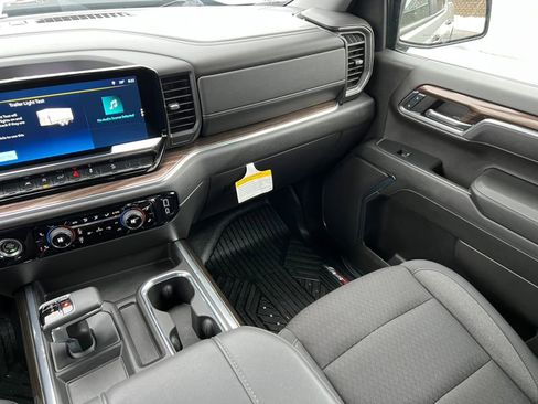 Used 2024 Chevrolet Silverado 1500 LT Trail Boss image 32