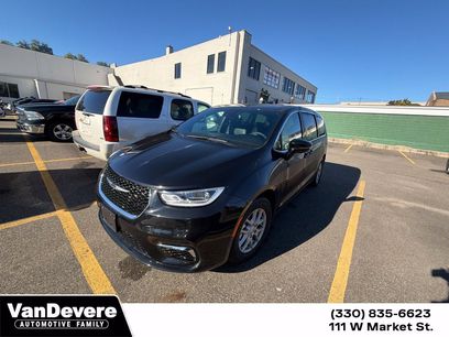 Used 2026 Chrysler Pacifica Select