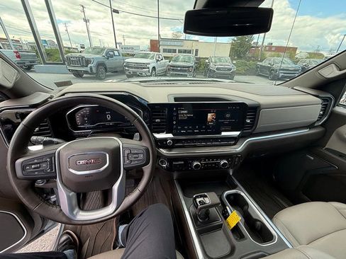 Used 2024 GMC Sierra 1500 SLT w/ SLT Premium Plus Package AWD/4WD image 39