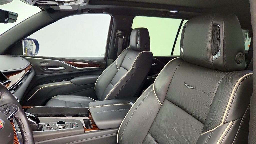 Used 2022 Cadillac Escalade Premium Luxury w/ Performance Package AWD/4WD image 22