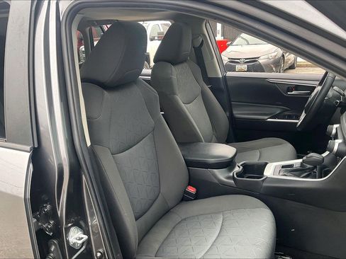 Used 2022 Toyota RAV4 XLE w/ Convenience Package image 9