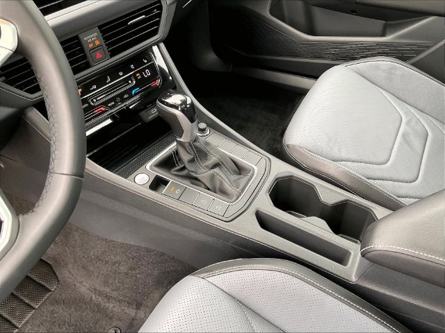 Used 2026 Volkswagen Jetta SEL FWD image 18