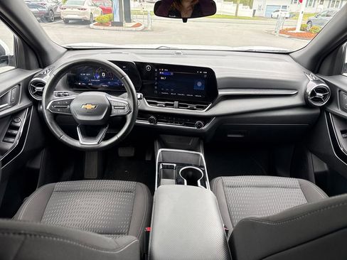 Used 2025 Chevrolet Equinox LT AWD/4WD image 14