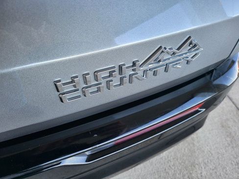 Used 2025 Chevrolet Traverse High Country w/ LPO, Floor Liner Package AWD/4WD image 35