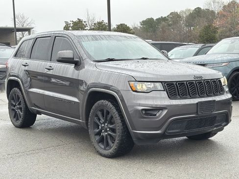 Used 2021 Jeep Grand Cherokee Laredo X image 4