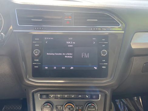 Used 2018 Volkswagen Tiguan SEL FWD image 12