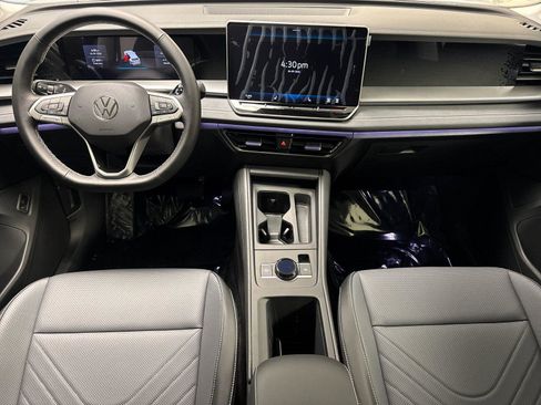 New 2026 Volkswagen Tiguan SE FWD image 12