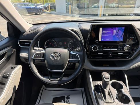 Used 2023 Toyota Highlander XLE AWD/4WD image 24