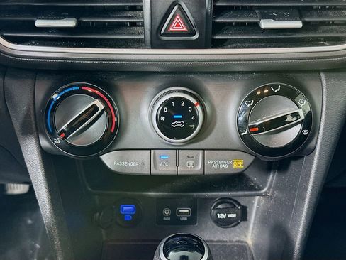 Used 2019 Hyundai Kona SE FWD image 18