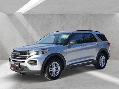 Used 2021 Ford Explorer XLT w/ Class III Trailer Tow Package AWD/4WD image 6