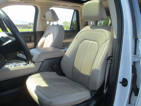 Used 2022 Ford Expedition Max Limited image 22