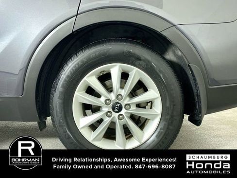 Used 2019 Kia Sorento LX w/ LX Convenience Package image 5