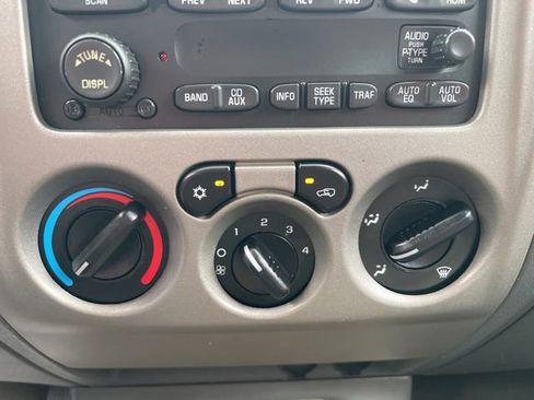 Used 2004 Chevrolet Colorado LS AWD/4WD image 21