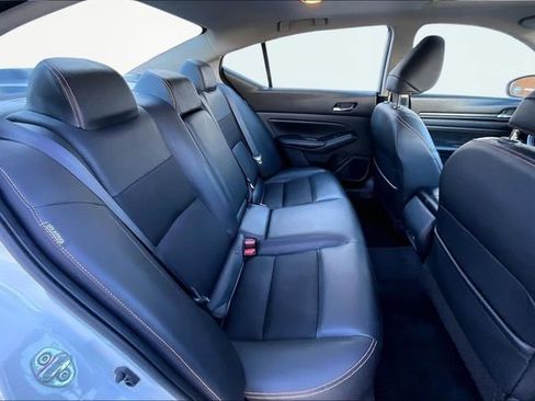 Used 2021 Nissan Altima 2.5 SR w/ SR Premium Package image 17