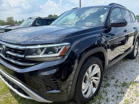 Used 2023 Volkswagen Atlas SE w/ Panoramic Sunroof Package FWD image 2