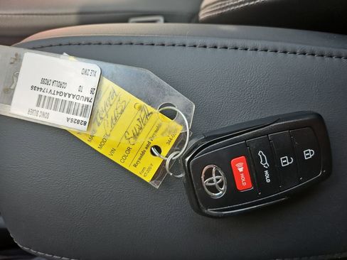 Used 2026 Toyota Corolla Cross XLE w/ Convenience Package FWD image 18
