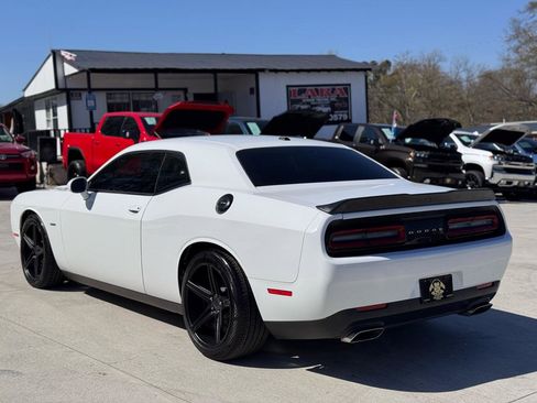 Used 2015 Dodge Challenger R/T RWD image 5