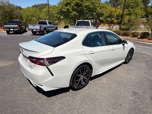 Used 2022 Toyota Camry SE image 14