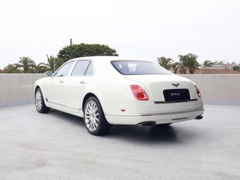 Used 2017 Bentley Mulsanne image 3