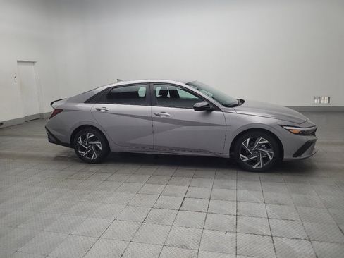 Used 2025 Hyundai Elantra Sport FWD image 11