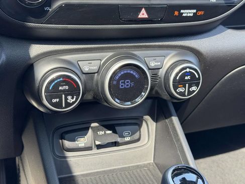 Certified 2024 Hyundai Venue SEL FWD image 31