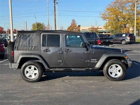 Used 2018 Jeep Wrangler Unlimited Sport S image 2