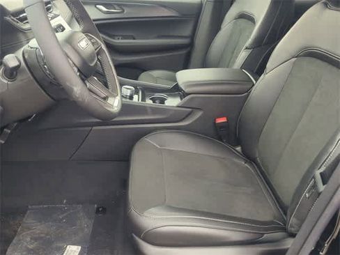 New 2025 Jeep Grand Cherokee Laredo image 16