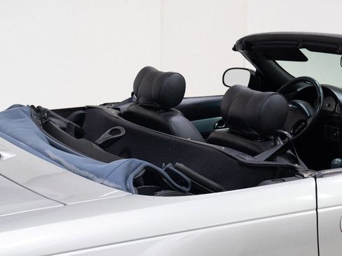 Used 2005 Ford Thunderbird Deluxe image 26