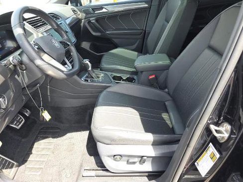Used 2024 Volkswagen Tiguan SE R-Line image 6