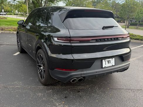Used 2025 Porsche Cayenne S AWD/4WD image 4