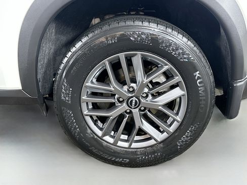 Used 2023 Nissan Rogue S AWD/4WD image 29