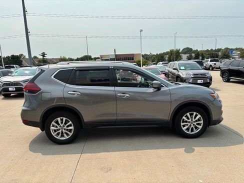 Used 2018 Nissan Rogue SV w/ Premium Package AWD/4WD image 4