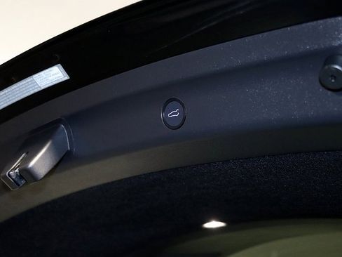 Used 2021 Tesla Model Y Long Range image 27