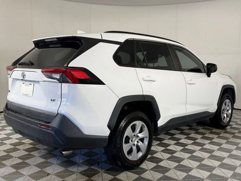Used 2019 Toyota RAV4 LE image 7