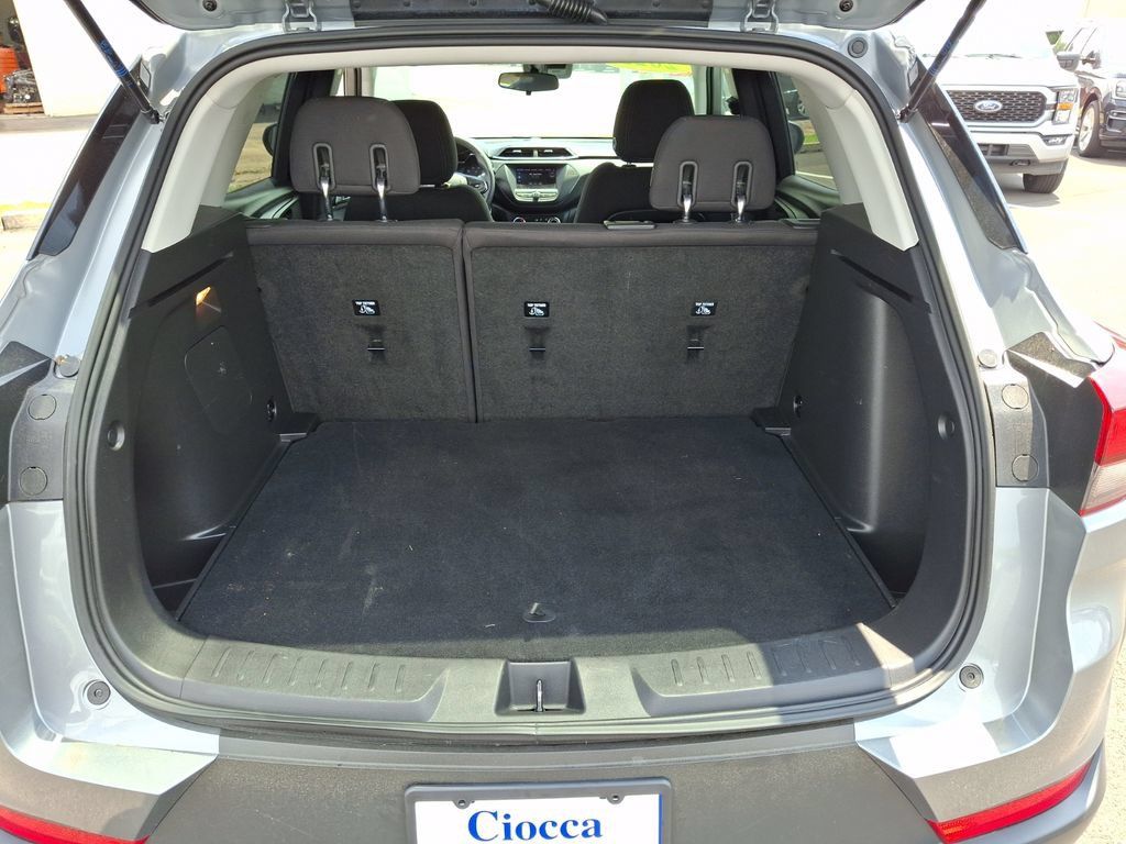 Used 2023 Chevrolet TrailBlazer LT FWD image 32