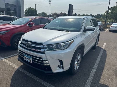 Used 2018 Toyota Highlander Limited AWD/4WD image 8