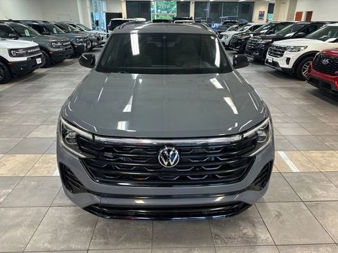 Used 2025 Volkswagen Atlas Cross Sport SEL R-Line AWD/4WD image 20