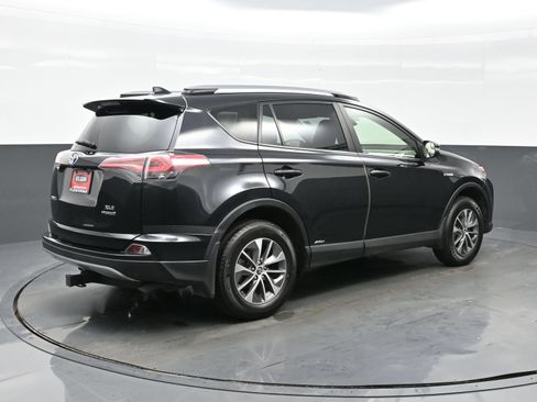 Used 2017 Toyota RAV4 XLE w/ All Weather Liner Package AWD/4WD image 6